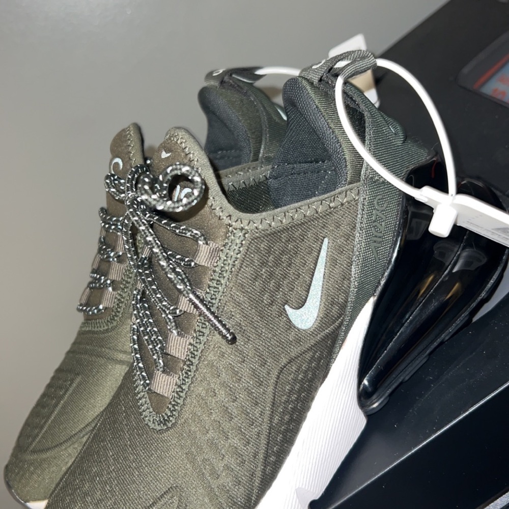 Cargo khaki Nike air max 270, size 4y or size 6 in women’s - Picture 3 of 3
